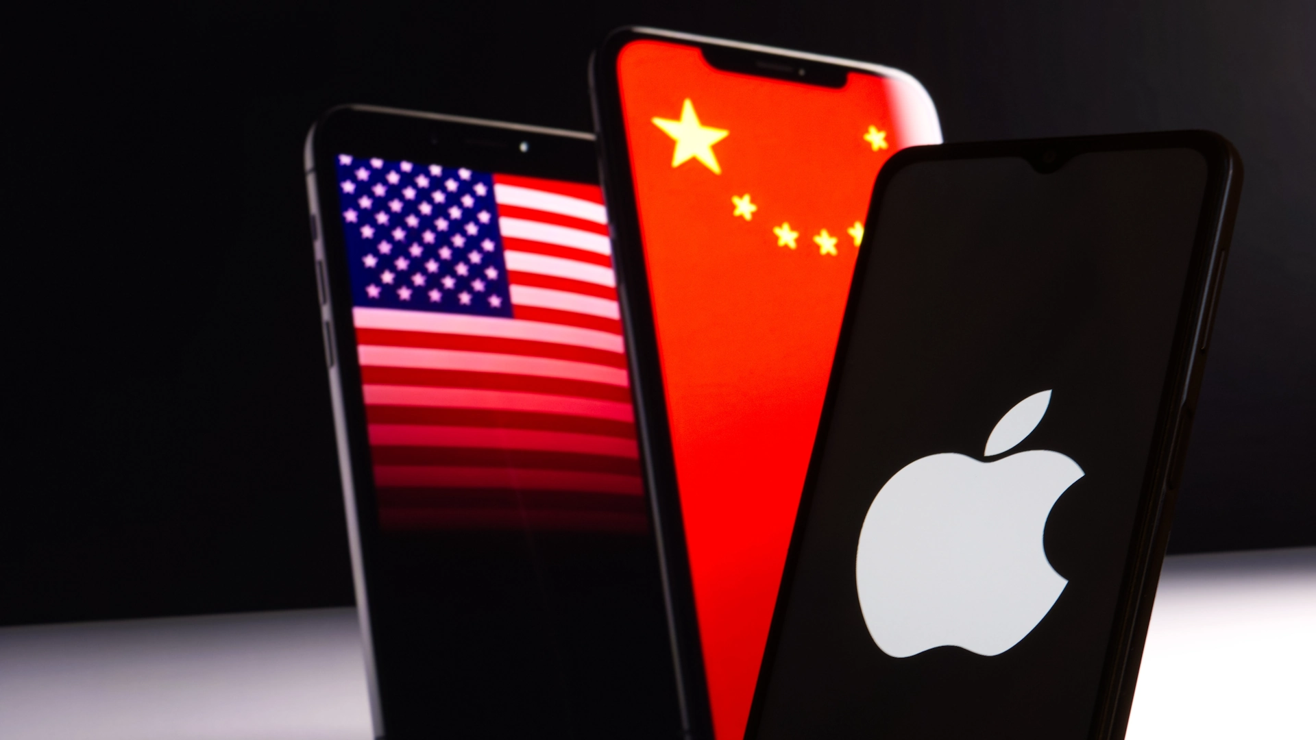 iPhone sales in China fell by 30 percent, the continuation of the negative trend is likely in 2024.