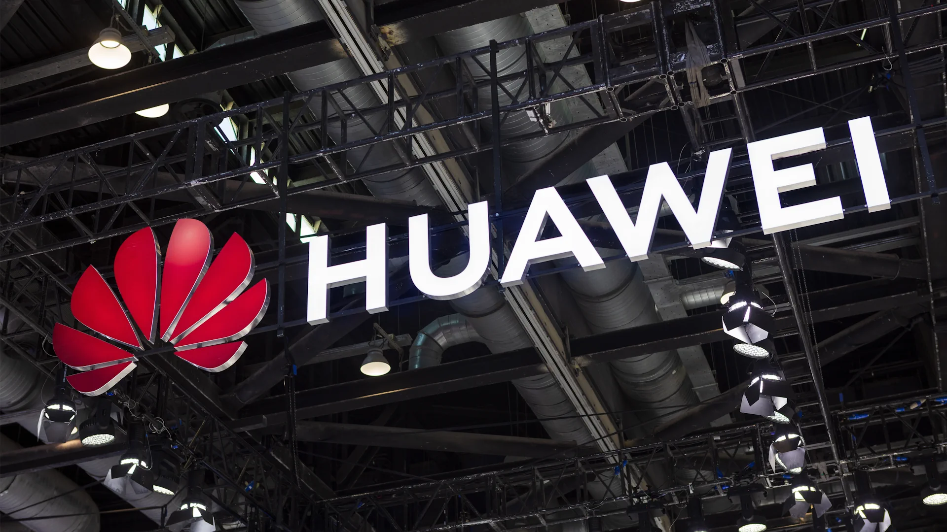 Huawei plans to produce 100 million smartphones next year