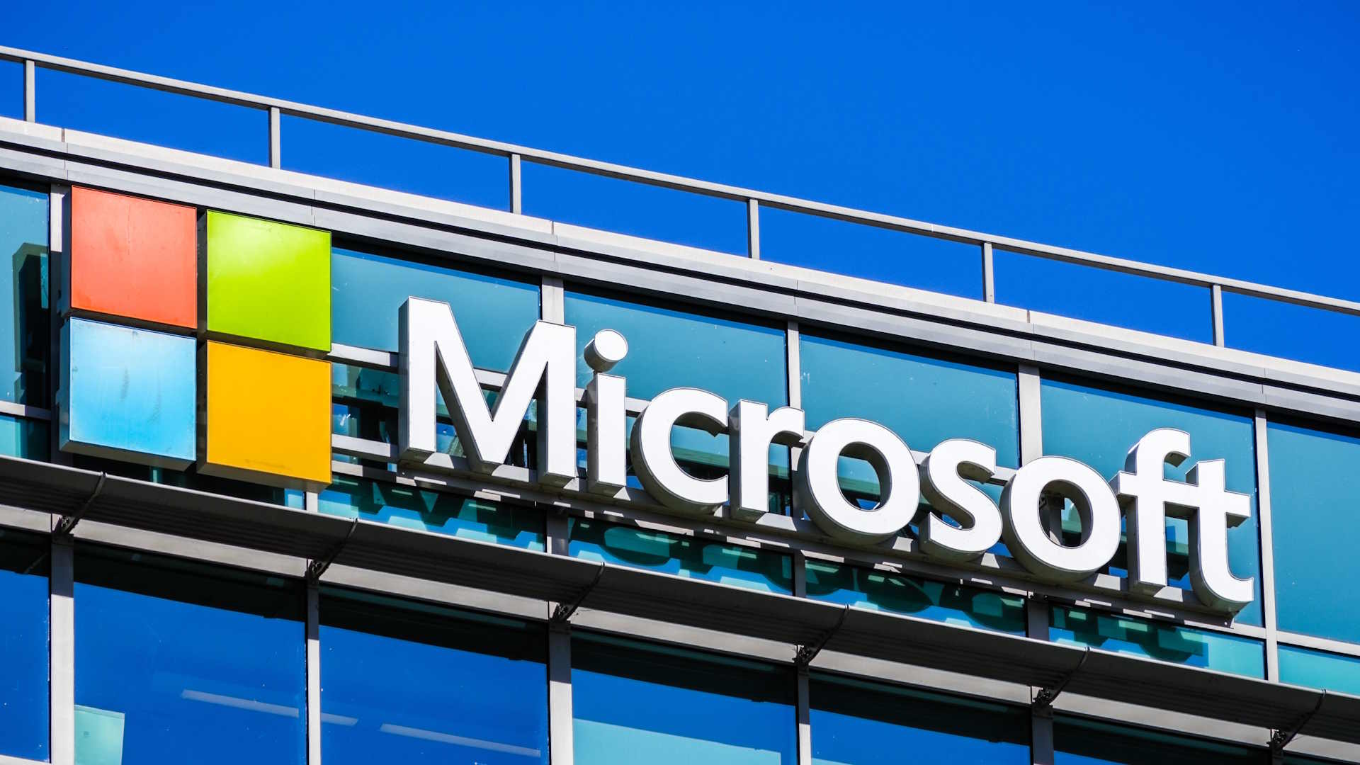 Microsoft replaces Apple and becomes the world’s largest company by market capitalization